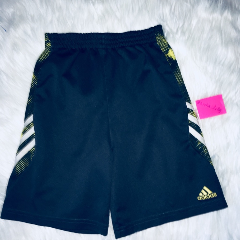 ADIDAS Shorts • 6
